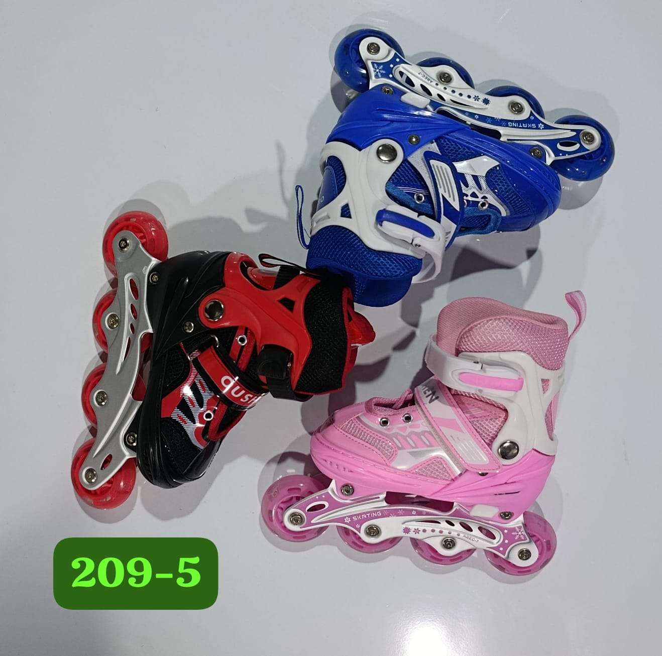 SKATING SHOES