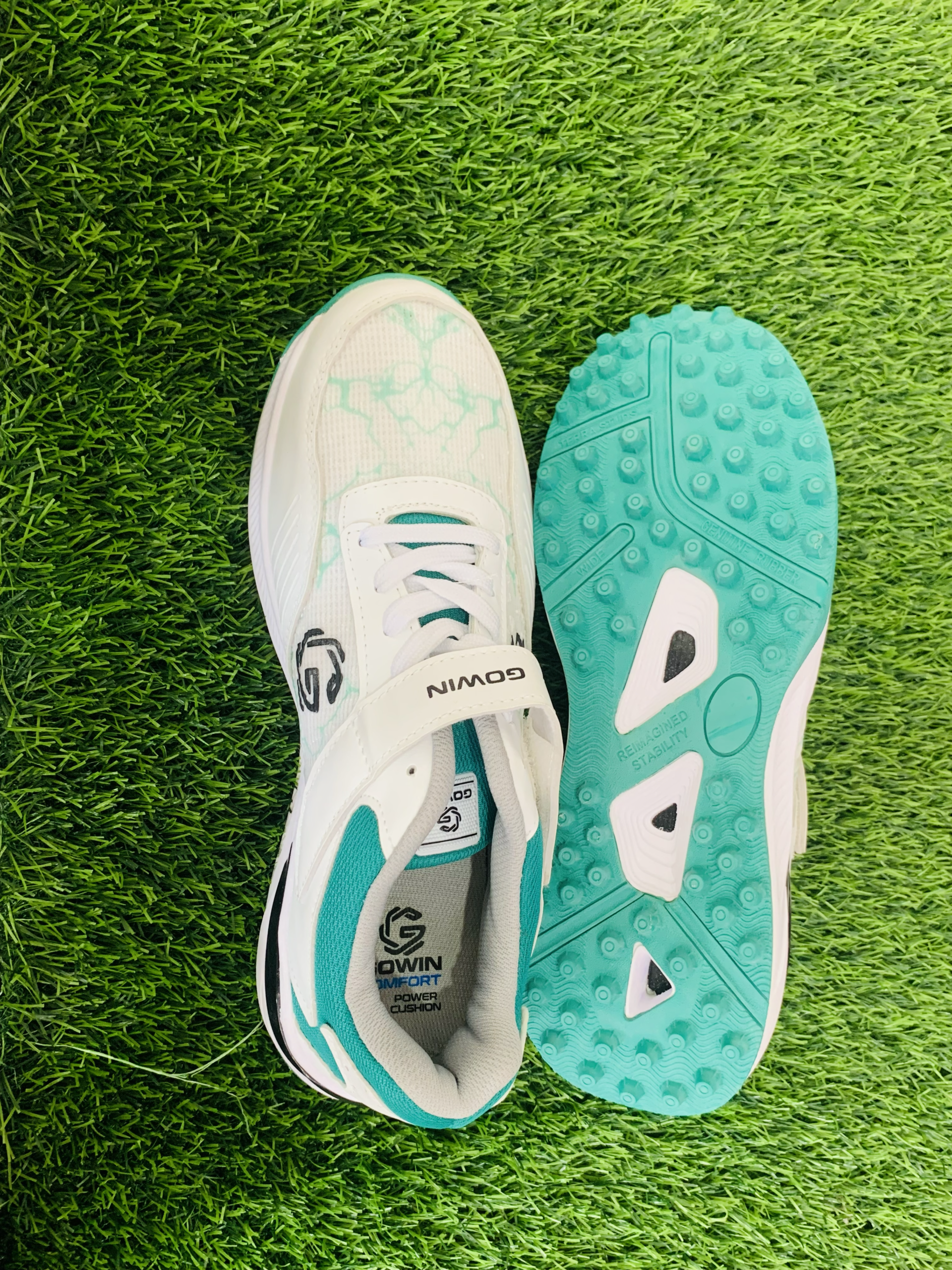 GOWIN CRICKET SHOE